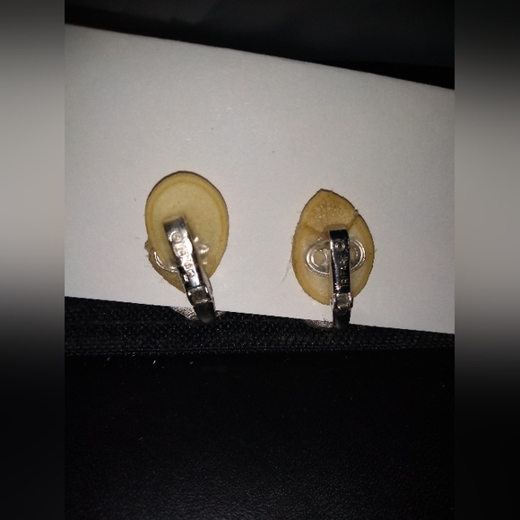 Vintage Pair of Trifari Clip-On Earrings, Silver Leaf Pattern, Signed - Picture 4 of 4